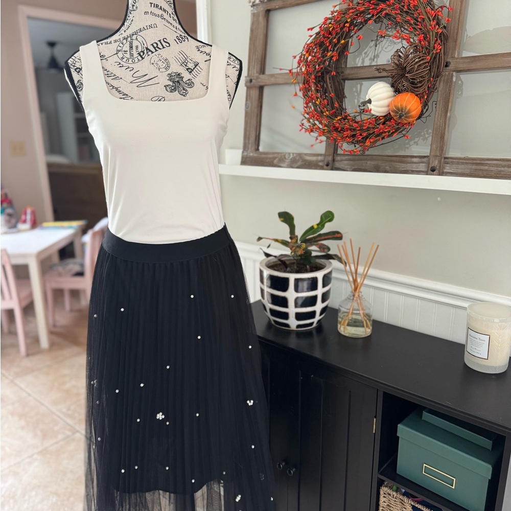 Stunning Black Sadie & Love Black Tulle Midi Skirt with Faux Pearls Pleats Large
